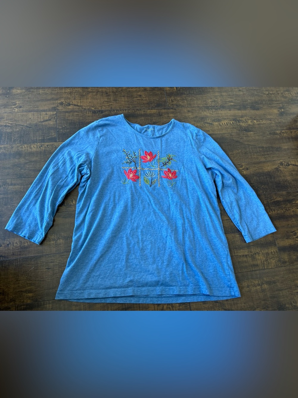 ✨ 3/$25 ✨ Blue Embroidered Floral Long-Sleeve Women’s Top